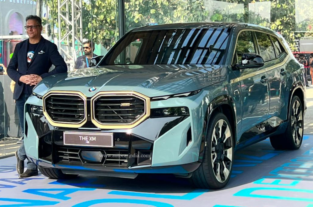 2022 BMW XM hybrid SUV exterior, interior, powertrain, performance